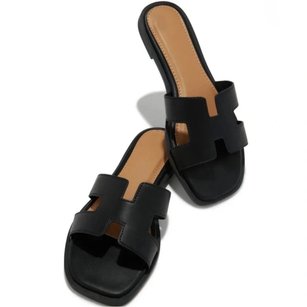 Elegant Black Slide Sandals - Picture 3 of 5